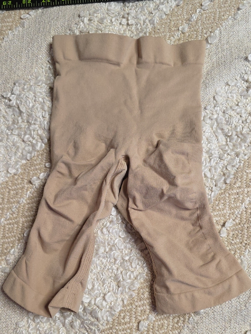SKIMS NWOT Mid Thigh Beige Biker Short size S/M With Booty Lift